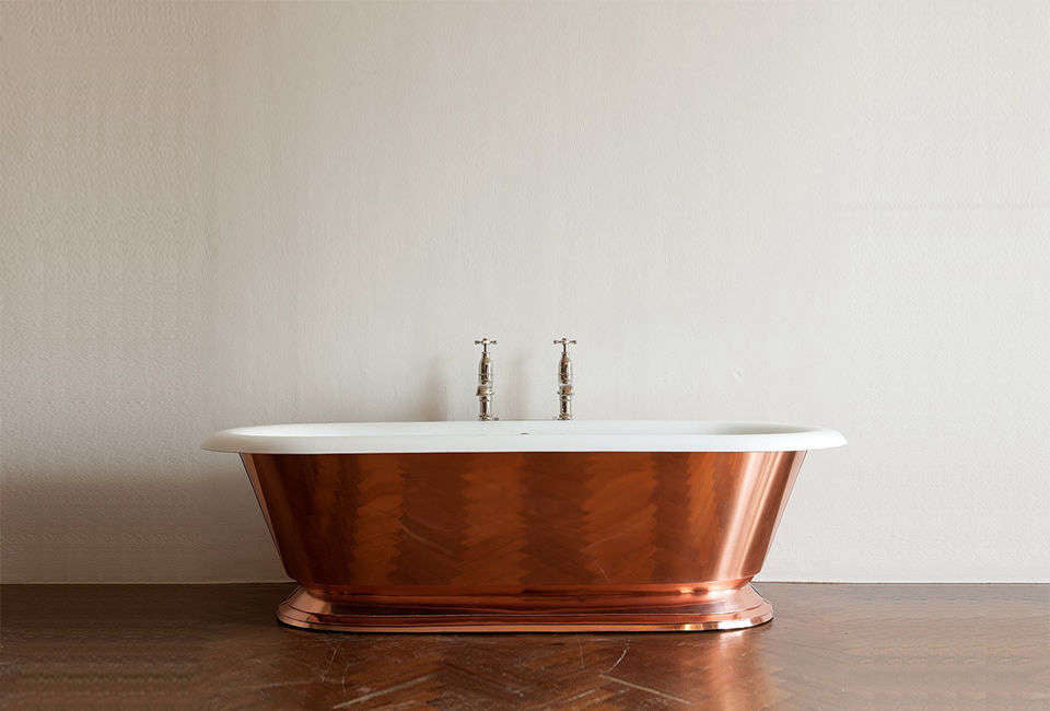 Spice up Bathroom with a Freestanding Copper Tub
