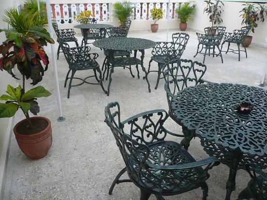 Cast Aluminum Dining Sets for Elegant Outdoor Dining Spaces