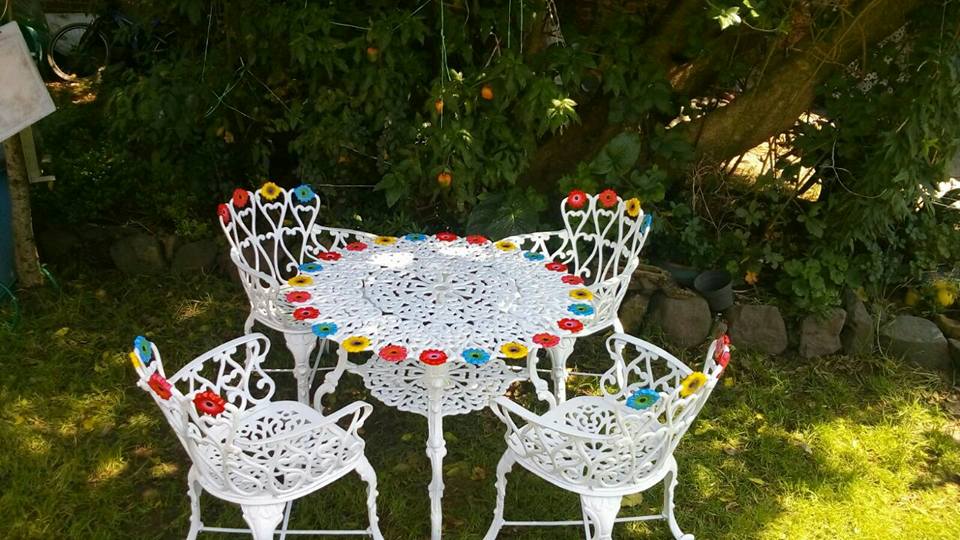 vintage aluminum table and chairs
